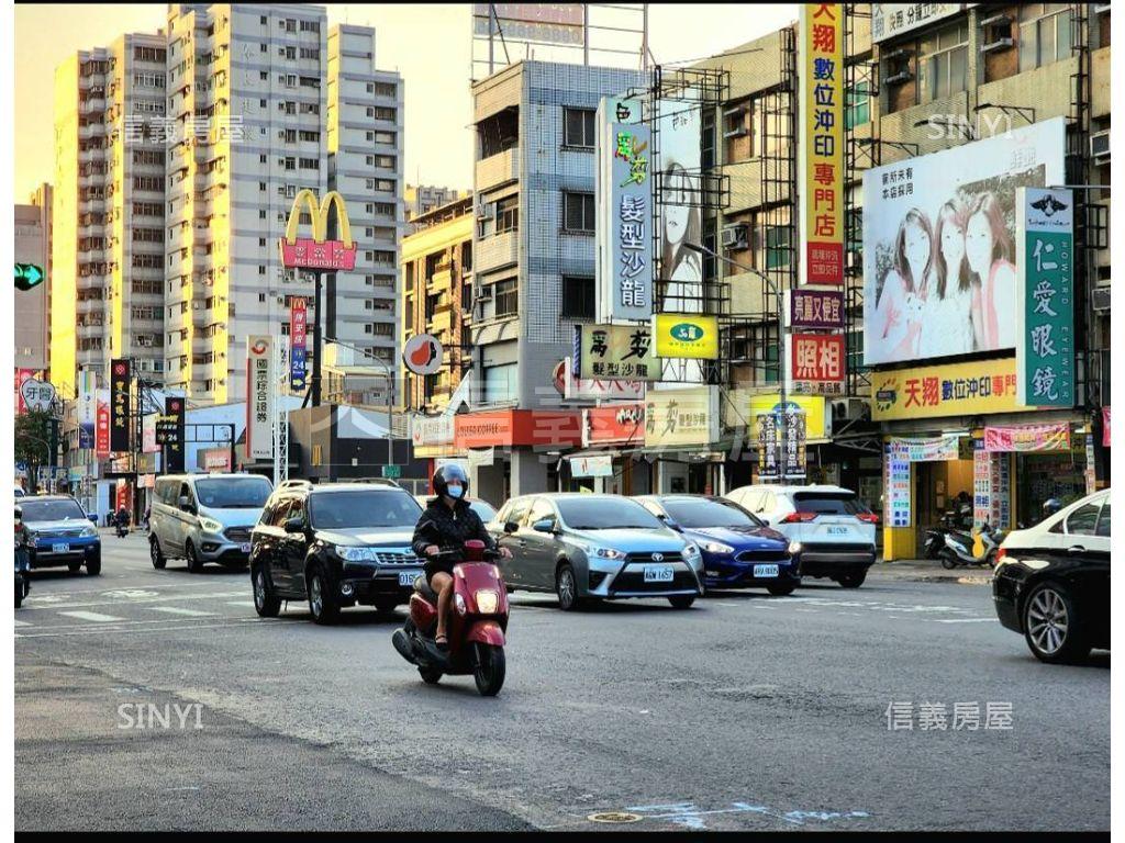 文藻鼎中正路人潮車潮金店房屋室內格局與周邊環境