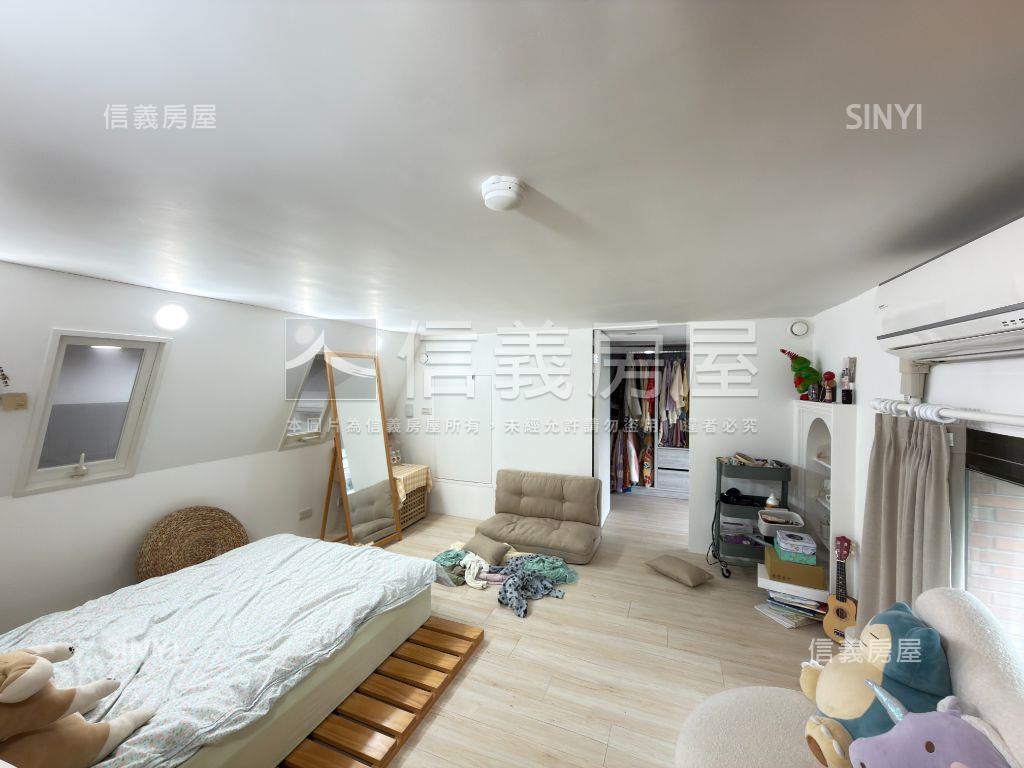 摩登都市小木屋露臺大戶房屋室內格局與周邊環境
