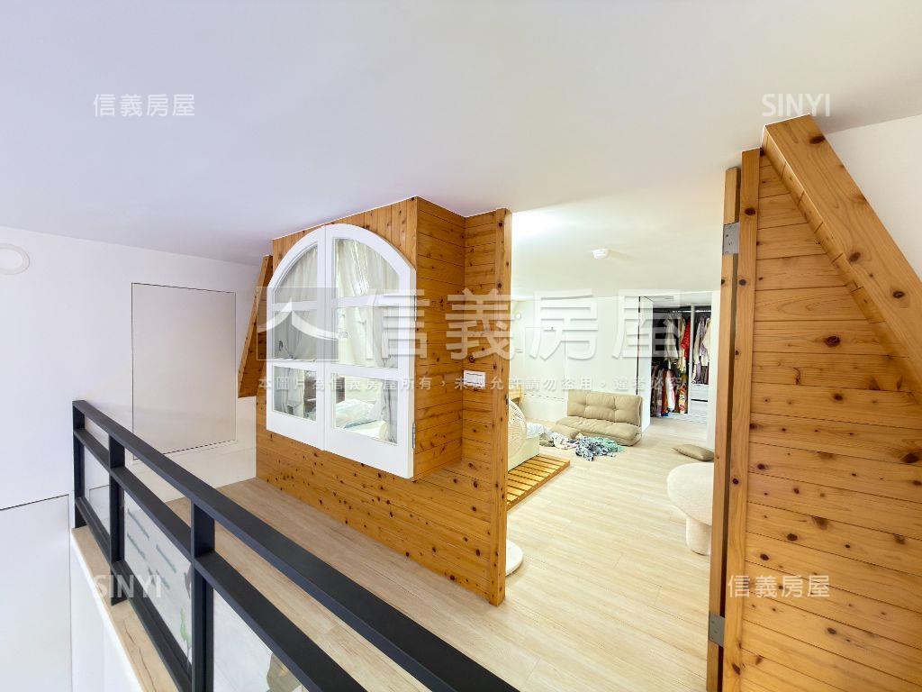 摩登都市小木屋露臺大戶房屋室內格局與周邊環境