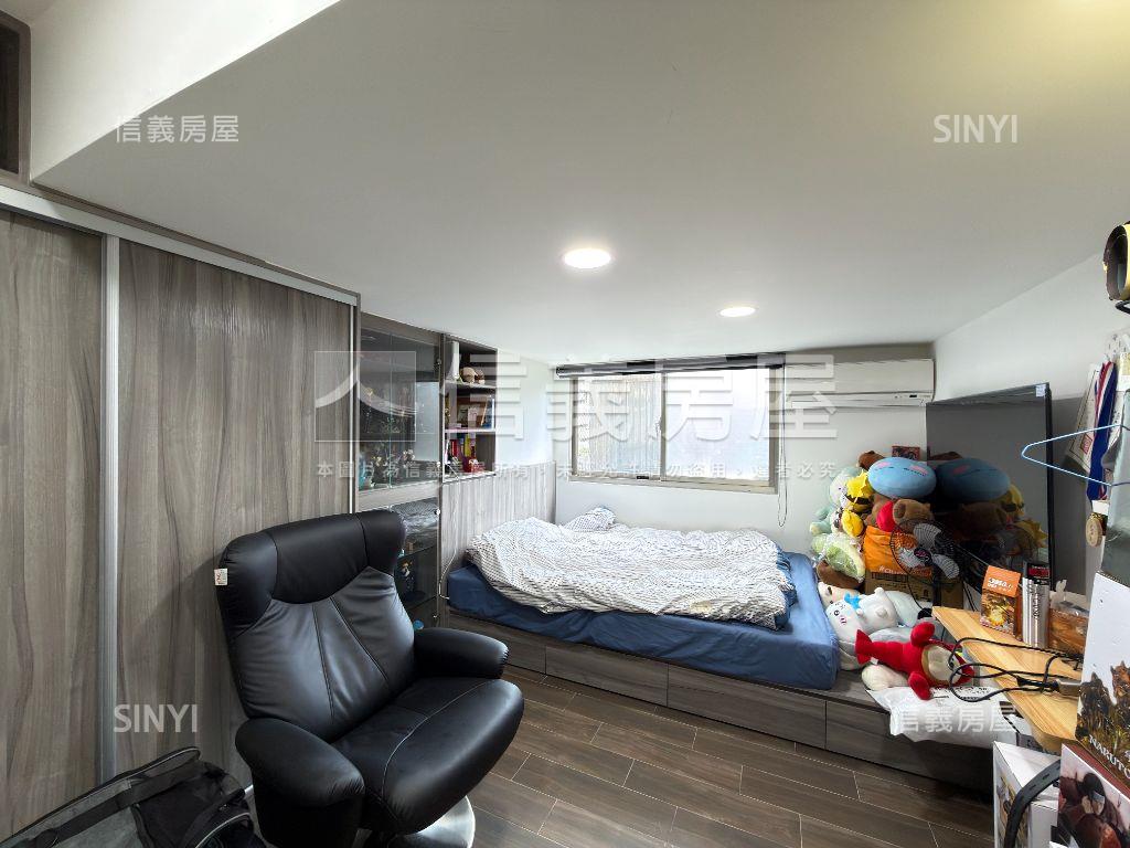 摩登都市小木屋露臺大戶房屋室內格局與周邊環境