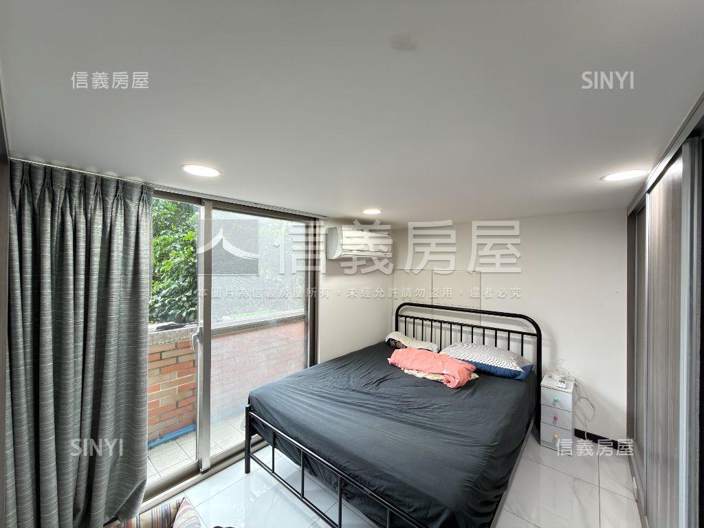 摩登都市小木屋露臺大戶房屋室內格局與周邊環境