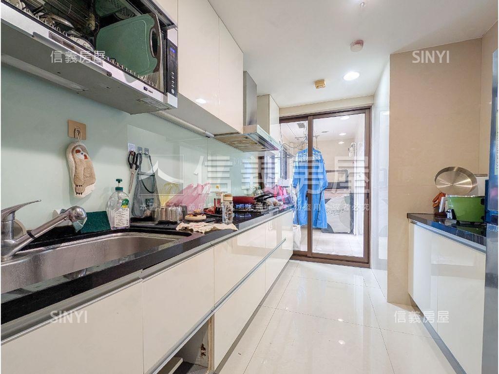 畫世紀古典美學四房車位房屋室內格局與周邊環境