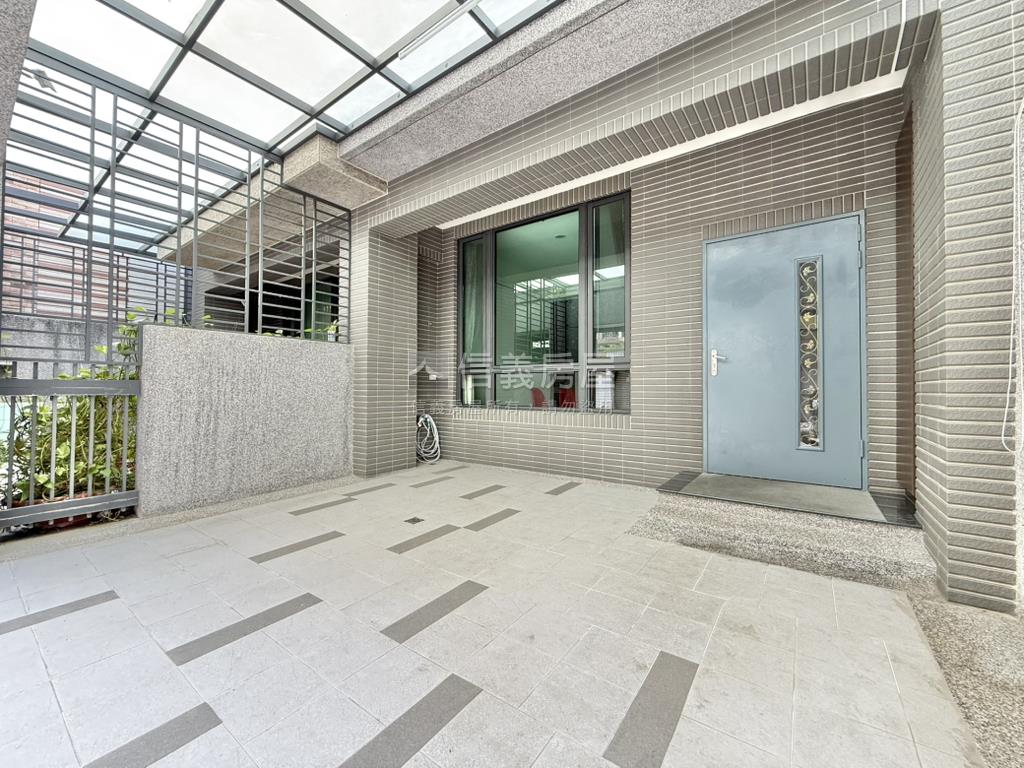 近水湳經貿大面寬別墅房屋室內格局與周邊環境