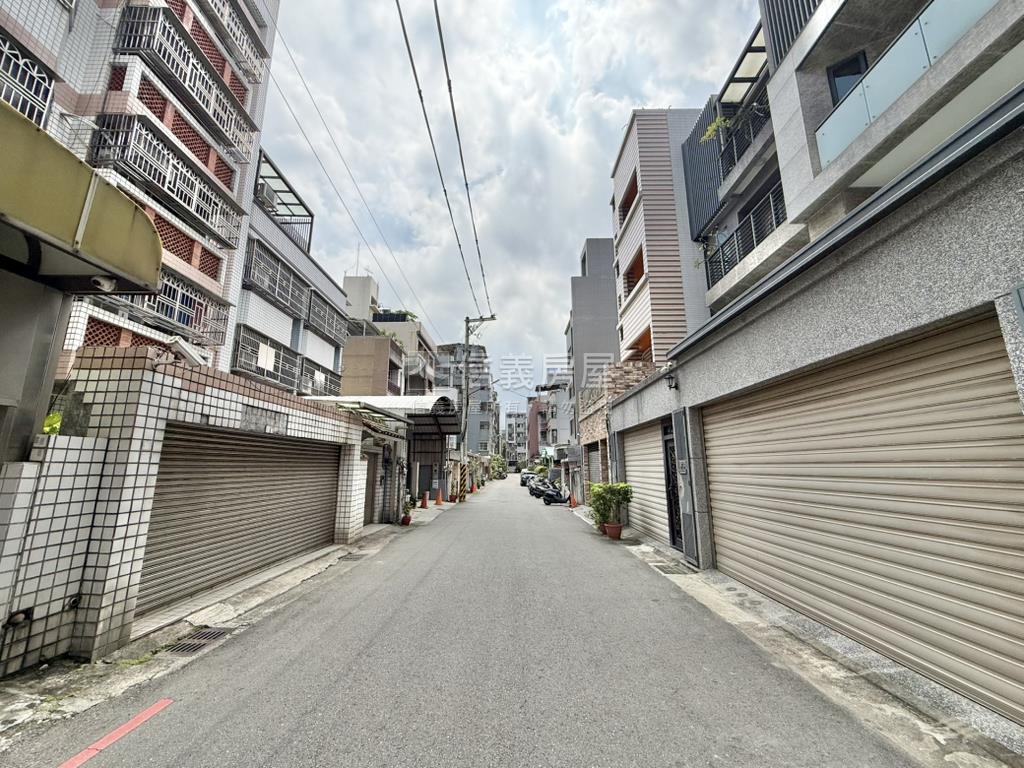 近水湳經貿大面寬別墅房屋室內格局與周邊環境