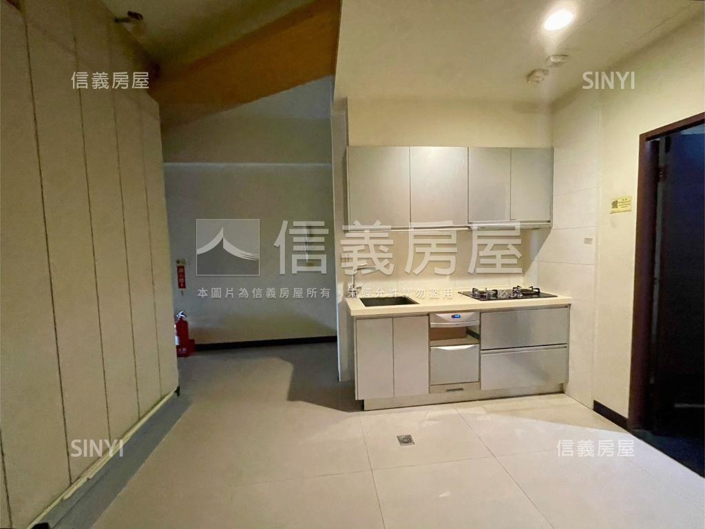 新杜拜國安熱鬧商圈店面房屋室內格局與周邊環境