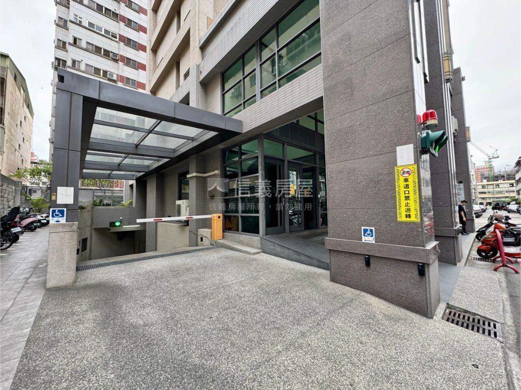 冠宇原創精誠路黃金店面房屋室內格局與周邊環境