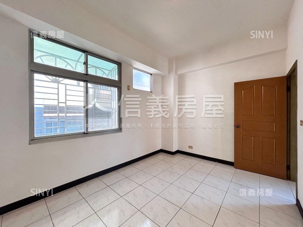 屋主急售八期別墅出價就談房屋室內格局與周邊環境