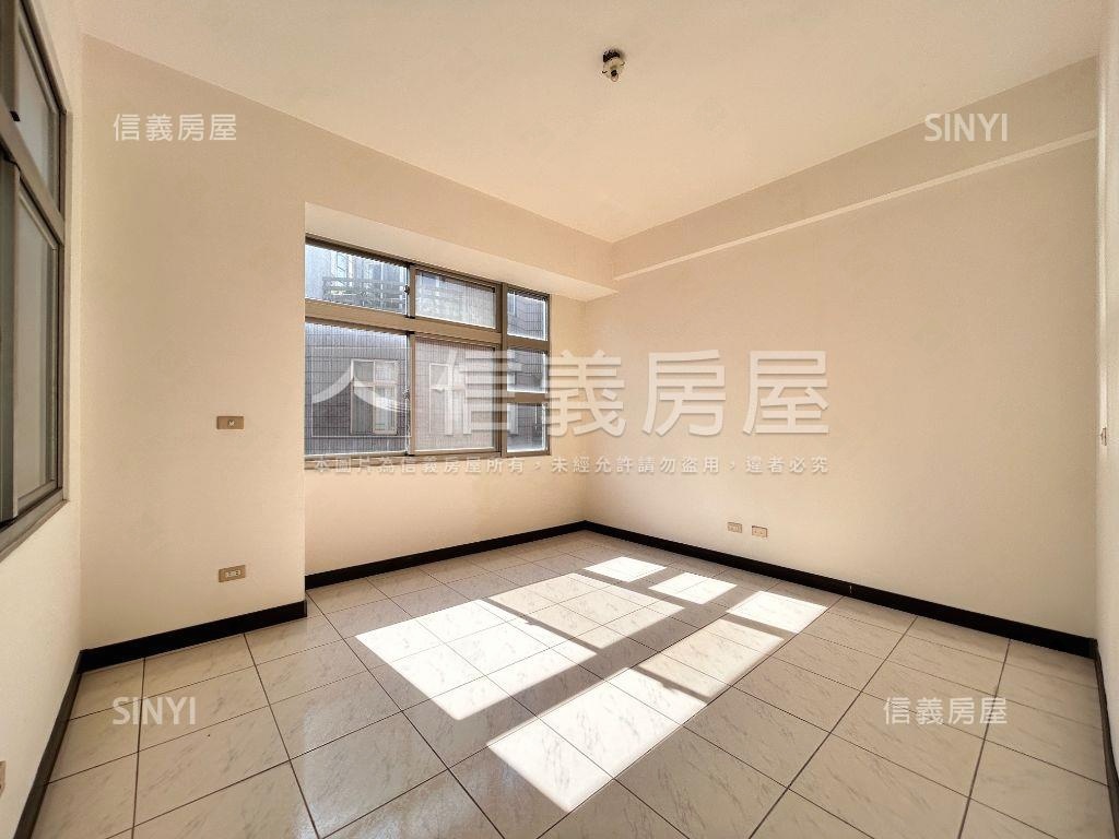 屋主急售八期別墅出價就談房屋室內格局與周邊環境