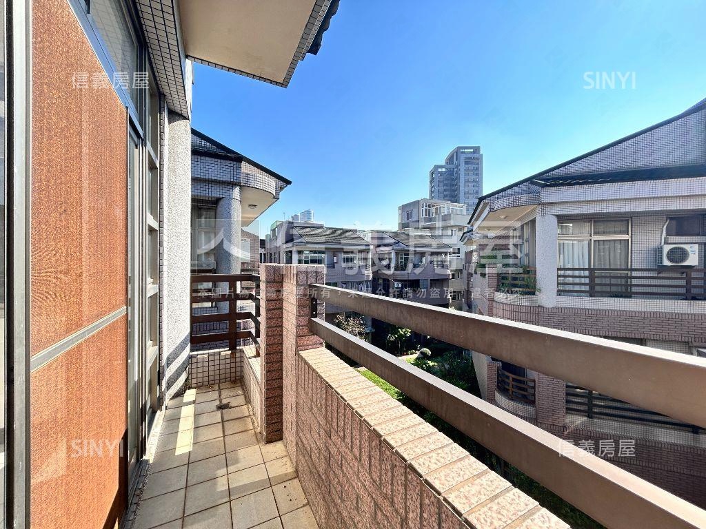 屋主急售八期別墅出價就談房屋室內格局與周邊環境
