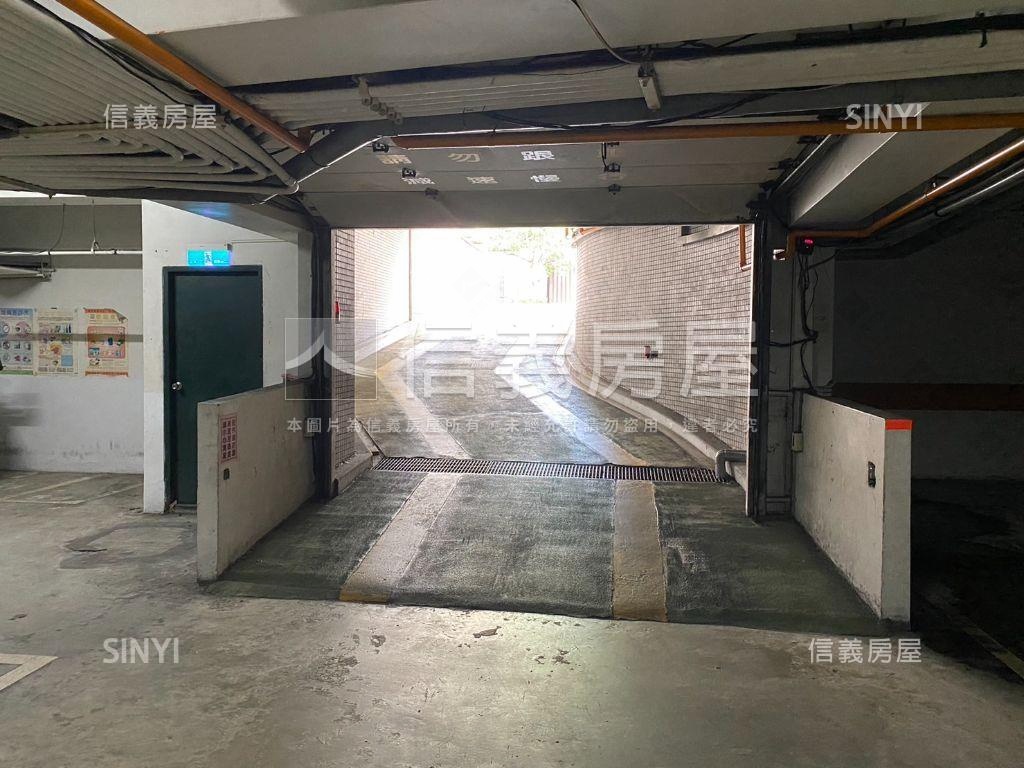 屋主急售八期別墅出價就談房屋室內格局與周邊環境