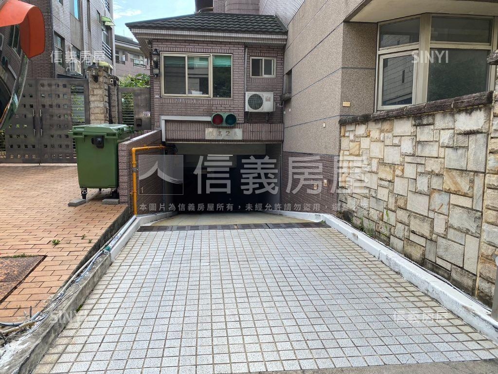 屋主急售八期別墅出價就談房屋室內格局與周邊環境