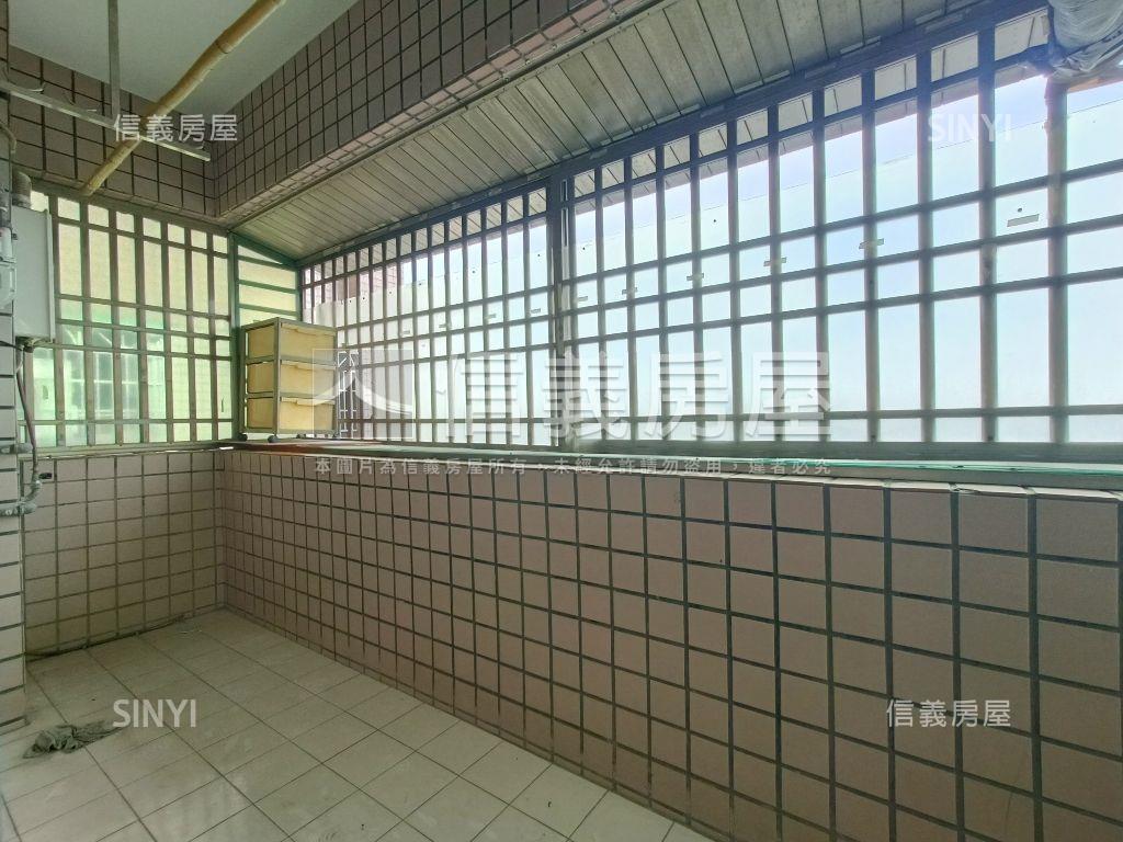 五甲高樓亮美三房房屋室內格局與周邊環境