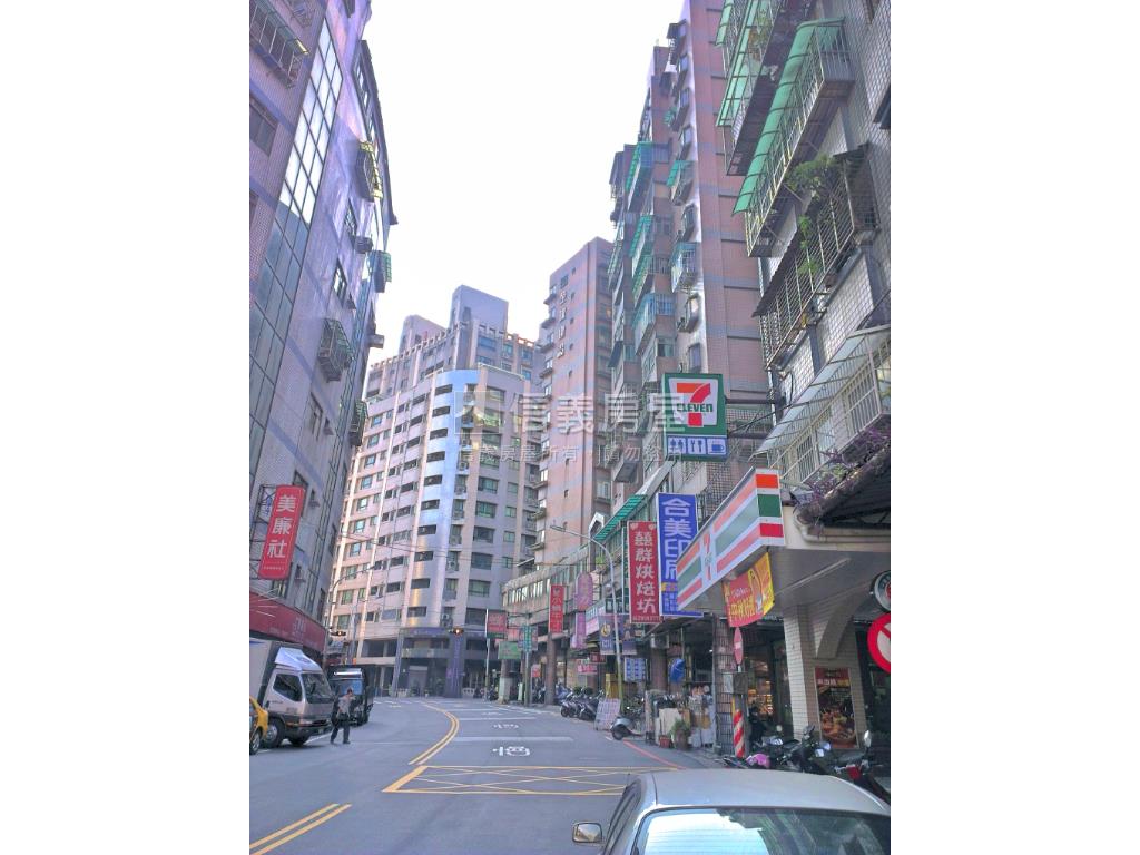 專任高樓邊間兩房車位房屋室內格局與周邊環境