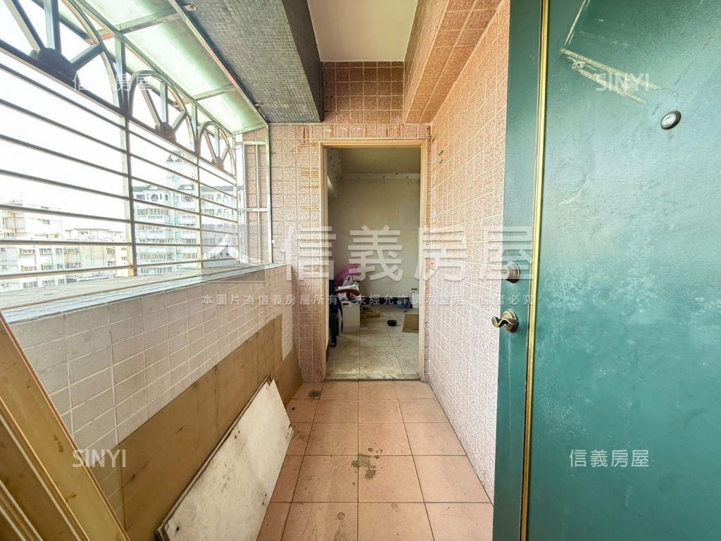 漁會旁需整理採光兩房房屋室內格局與周邊環境