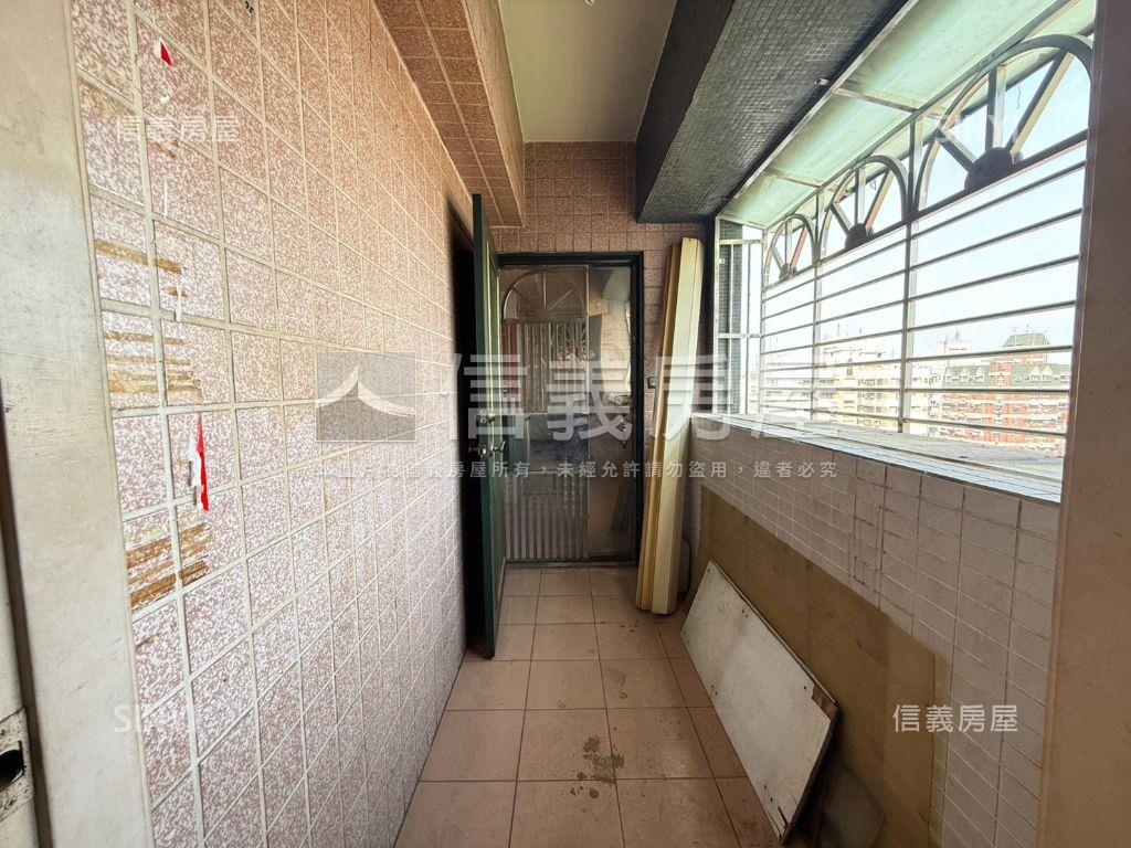 漁會旁需整理採光兩房房屋室內格局與周邊環境