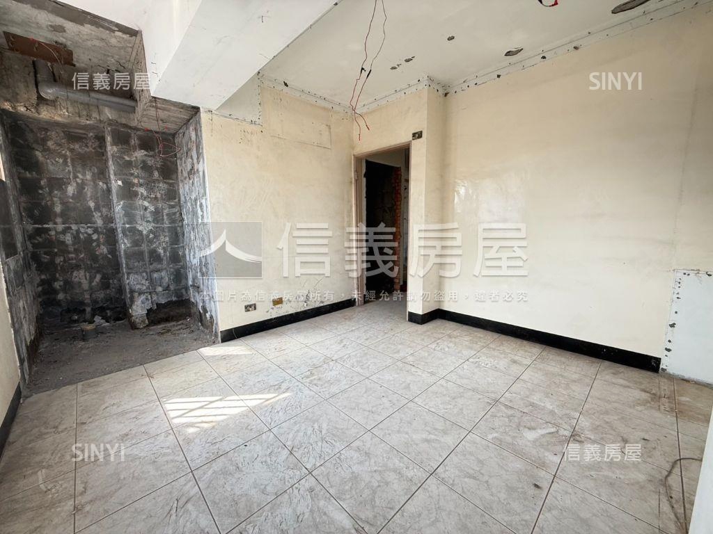 漁會旁需整理採光兩房房屋室內格局與周邊環境