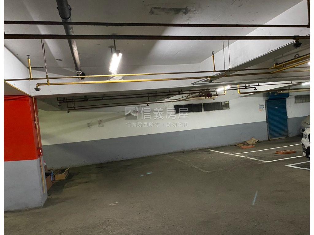 東帝士超優子母雙車位房屋室內格局與周邊環境