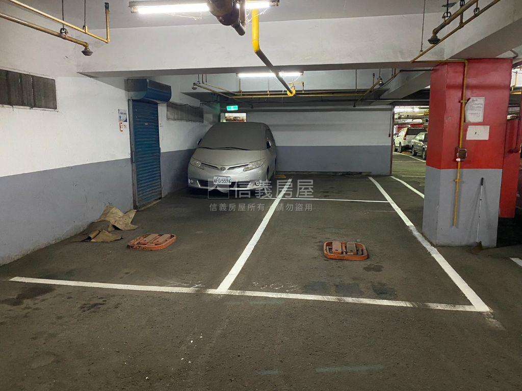 東帝士超優子母雙車位房屋室內格局與周邊環境