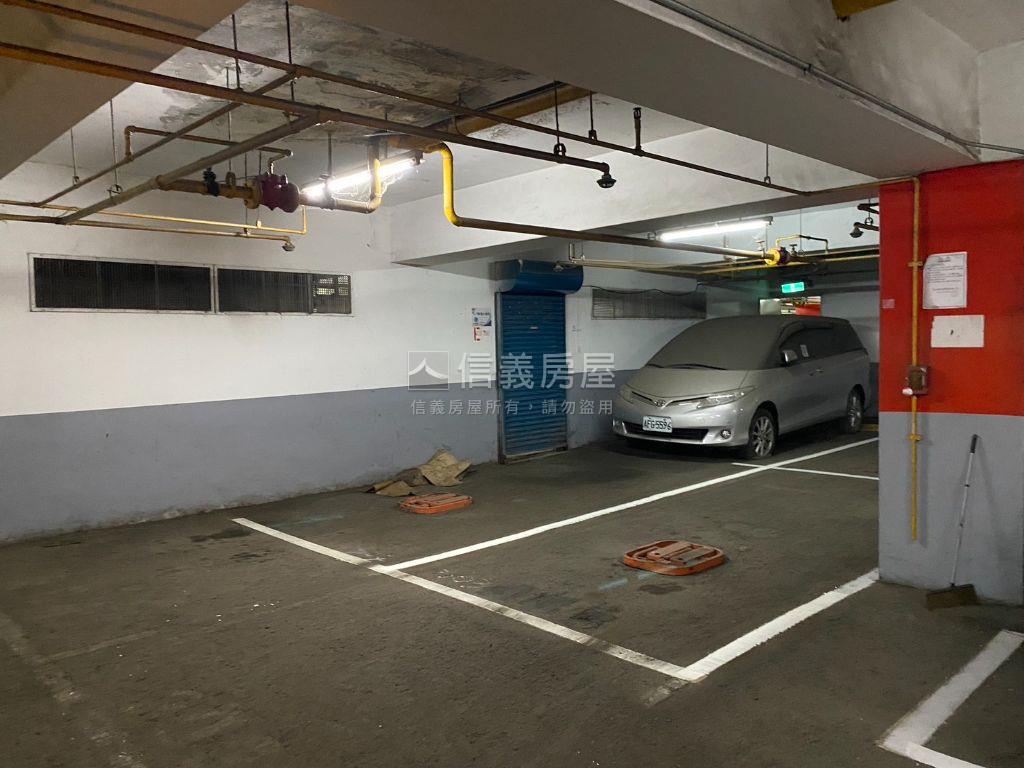 東帝士超優子母雙車位房屋室內格局與周邊環境