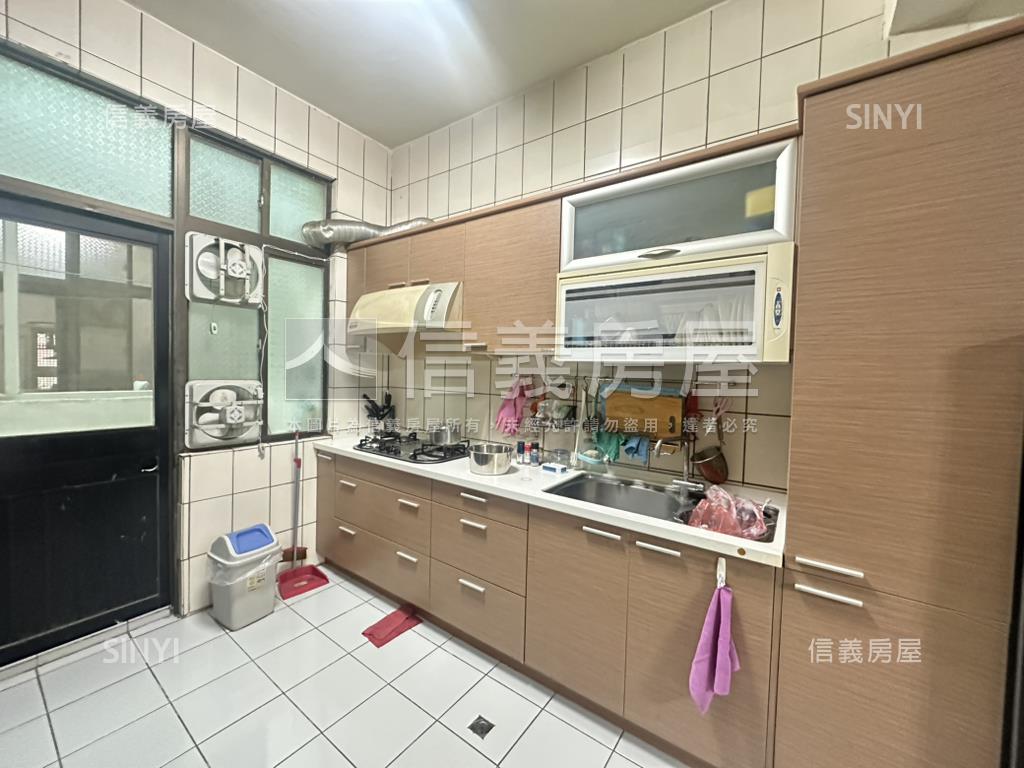 大樓價買安康透天房屋室內格局與周邊環境