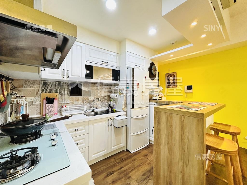 專任品悅豪邸。臻藏兩房房屋室內格局與周邊環境