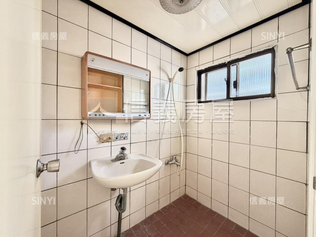 強！雙面臨路東光透天店面房屋室內格局與周邊環境