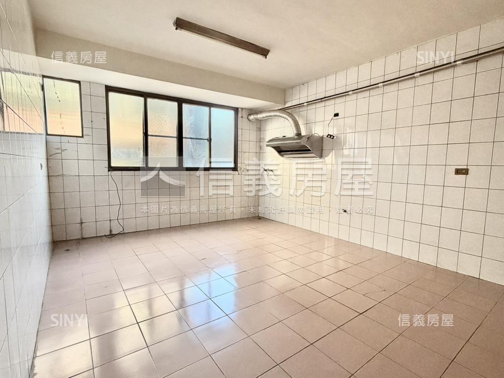 強！雙面臨路東光透天店面房屋室內格局與周邊環境