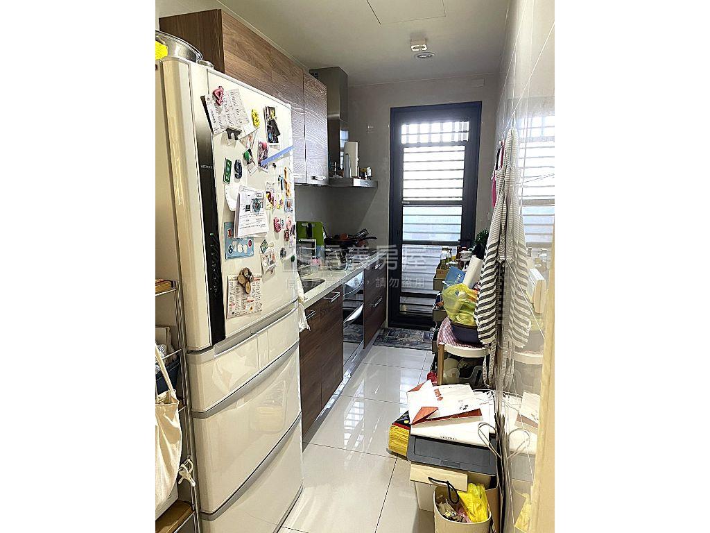 曜見築三房車位房屋室內格局與周邊環境