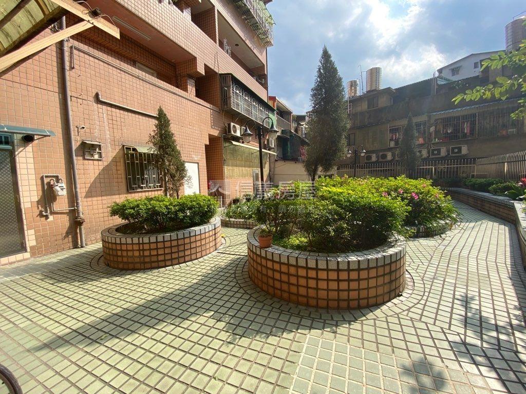 板橋大公園三房車位房屋室內格局與周邊環境