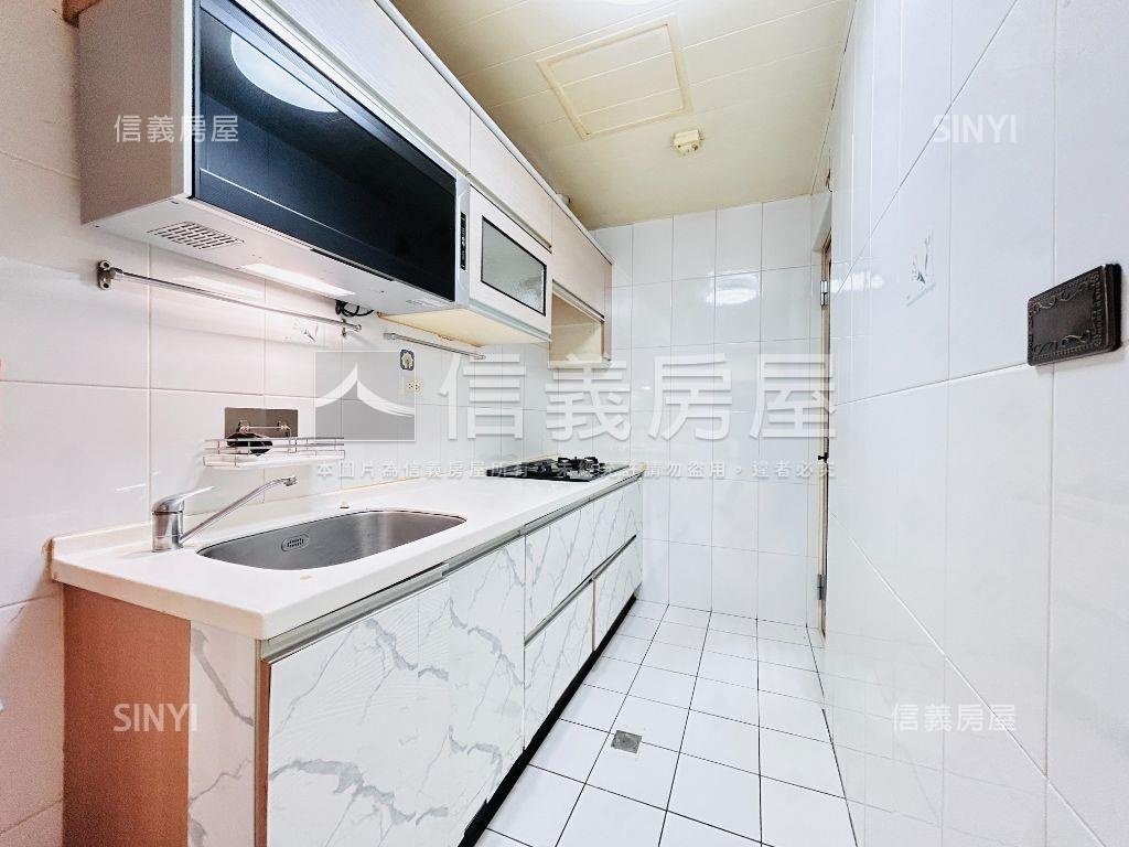 四季區三房車位庭院戶房屋室內格局與周邊環境