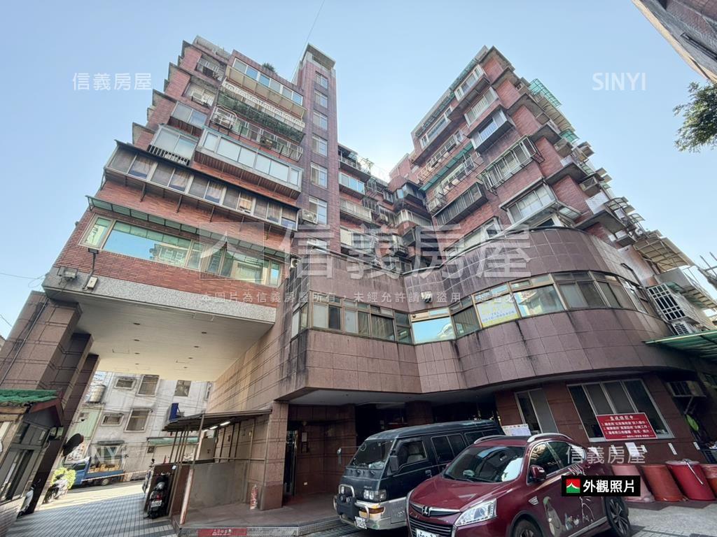近車站稀有華廈三房車位房屋室內格局與周邊環境