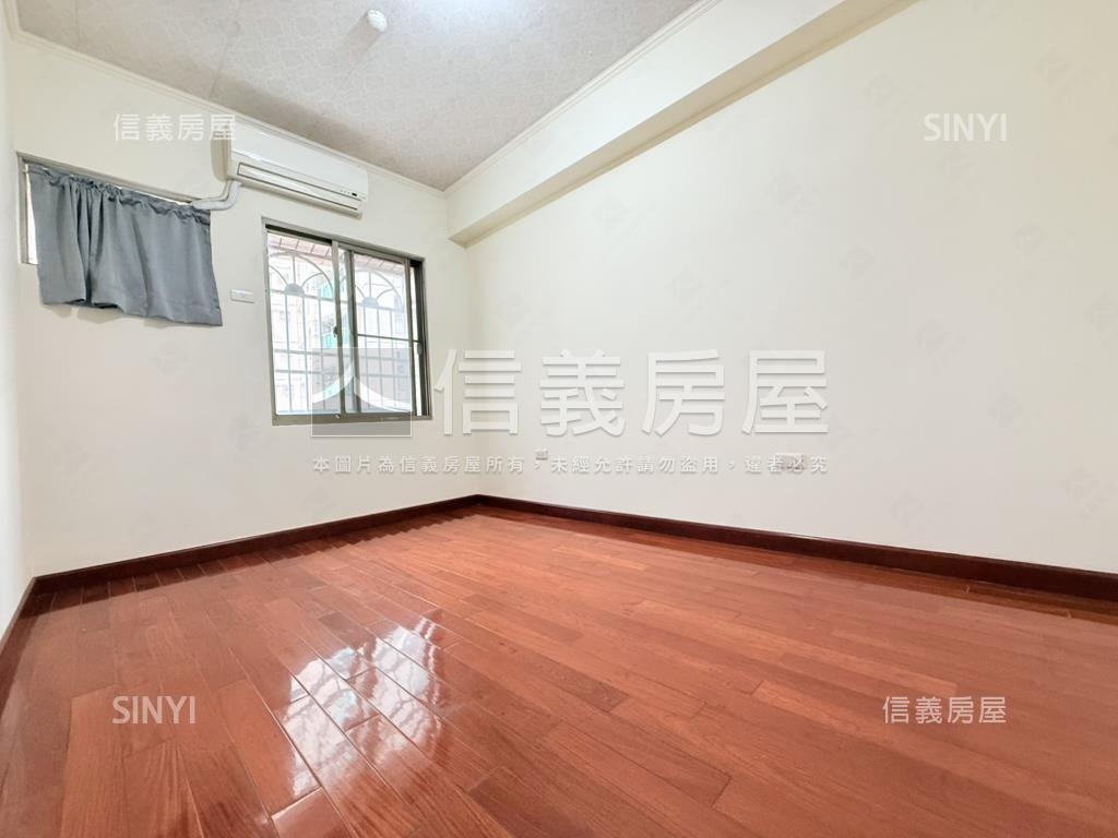 近文山樓中樓露台四房車位房屋室內格局與周邊環境