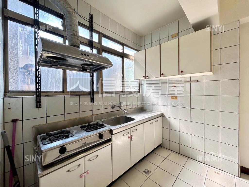 優美採光湳雅華廈房屋室內格局與周邊環境