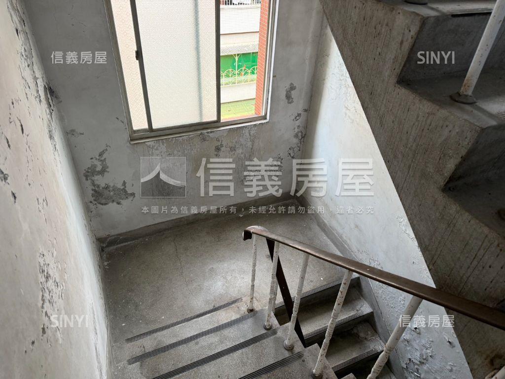 近美術館屋況美低總價三房房屋室內格局與周邊環境