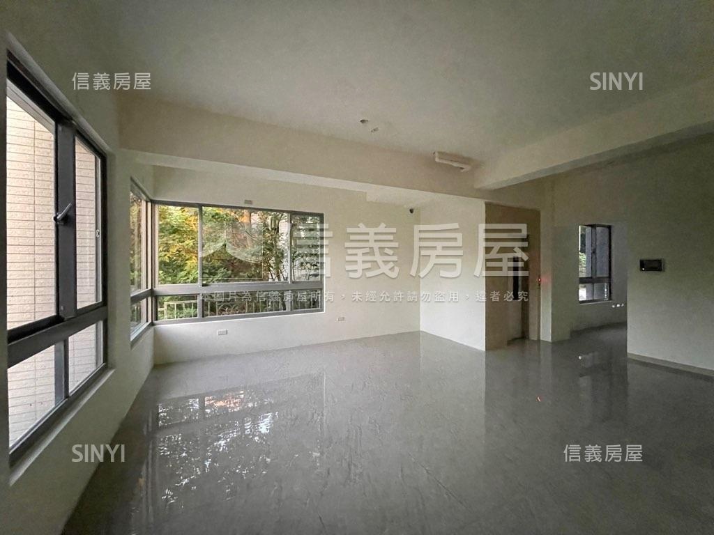 雲水綠境坪頂路電梯透天唷房屋室內格局與周邊環境