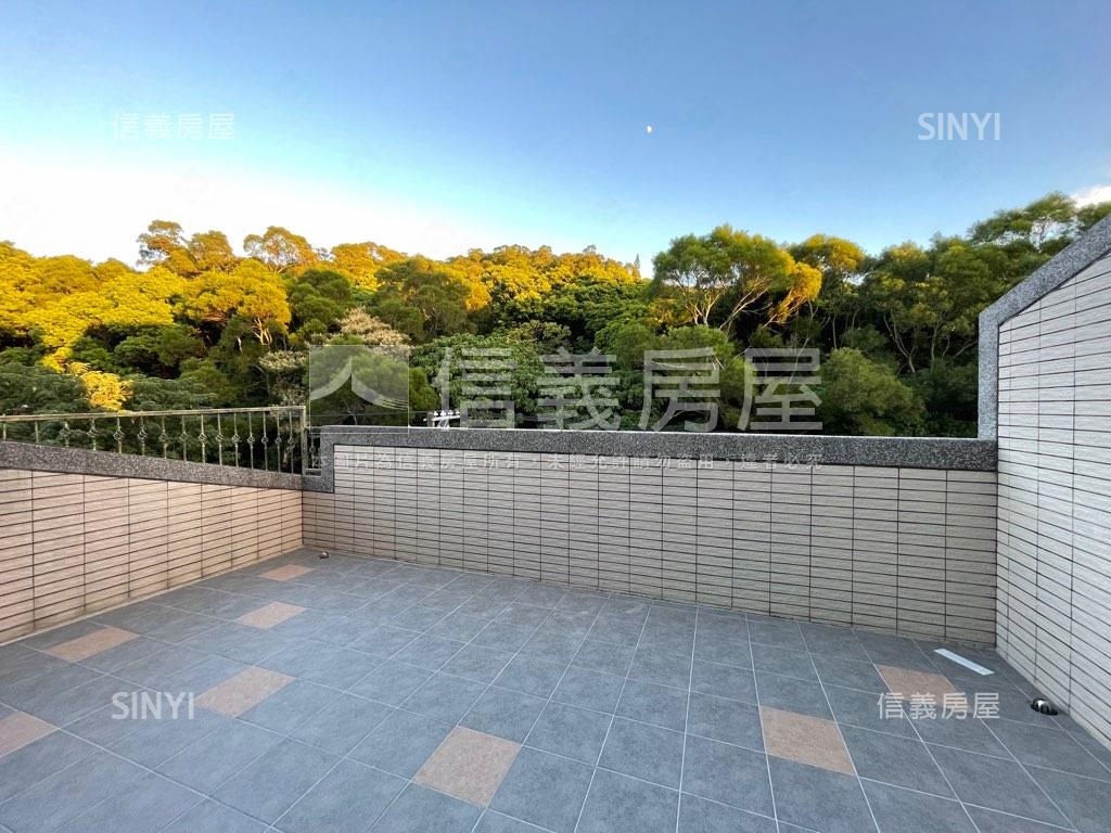 雲水綠境坪頂路電梯透天唷房屋室內格局與周邊環境