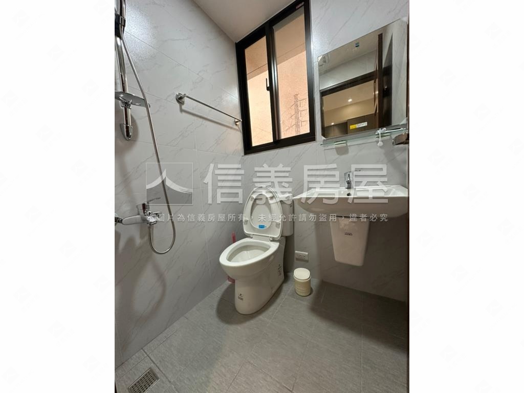 新航棧２房雙衛車位房屋室內格局與周邊環境