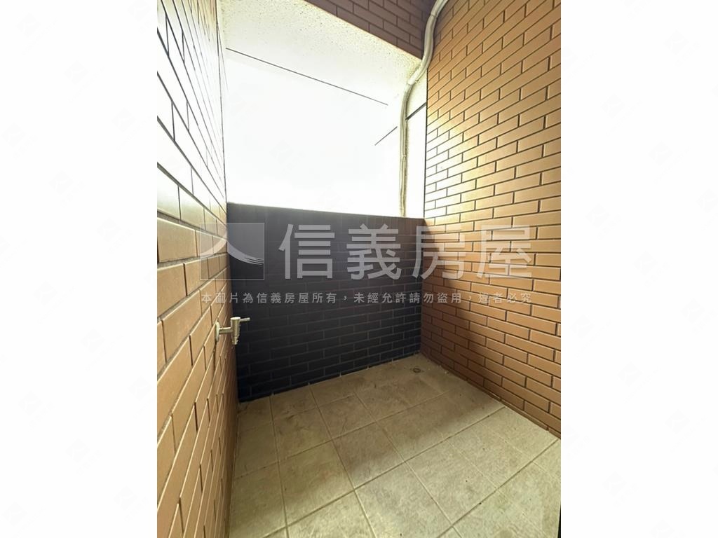 新航棧２房雙衛車位房屋室內格局與周邊環境