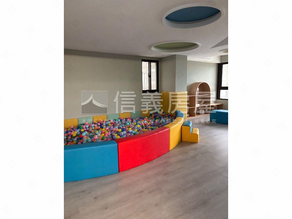 新航棧２房雙衛車位房屋室內格局與周邊環境