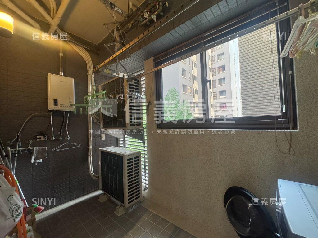 新業１２期三房三衛雙車位房屋室內格局與周邊環境