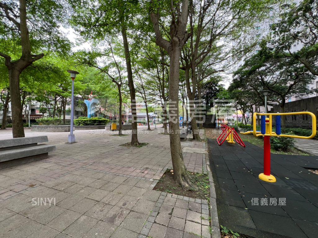 森呼吸｜公園旁方正二樓房屋室內格局與周邊環境