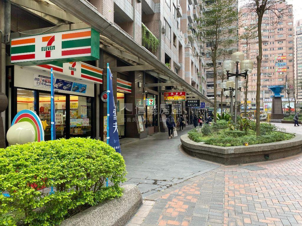 宏國大鎮三房平面車位房屋室內格局與周邊環境