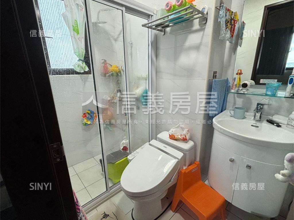 讚欸三面採光三房平面車位房屋室內格局與周邊環境