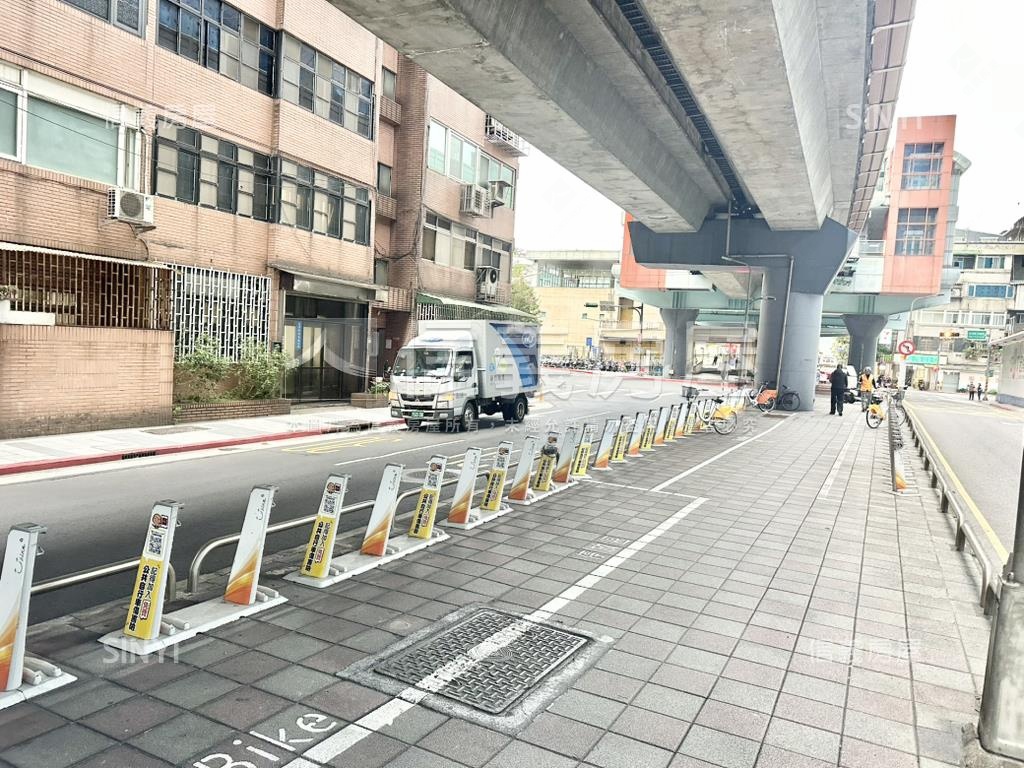 麟光站宏築信義大器店面房屋室內格局與周邊環境