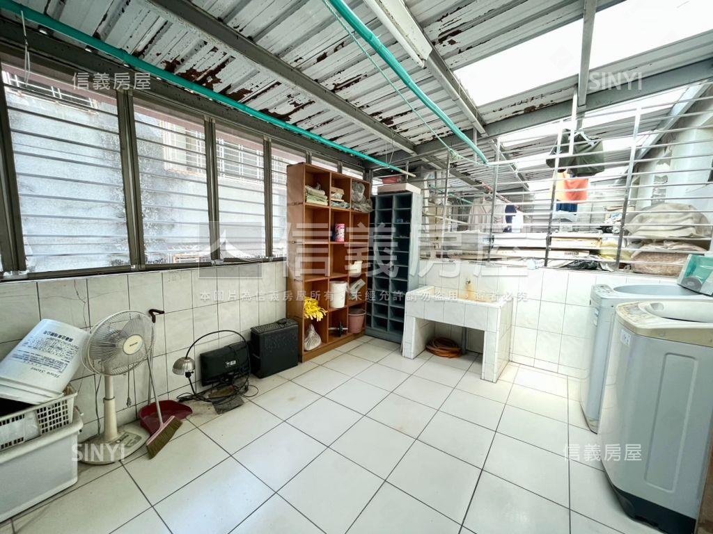 松竹街ＲＣ車庫透天房屋室內格局與周邊環境