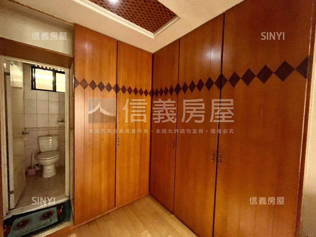 松竹街ＲＣ車庫透天房屋室內格局與周邊環境