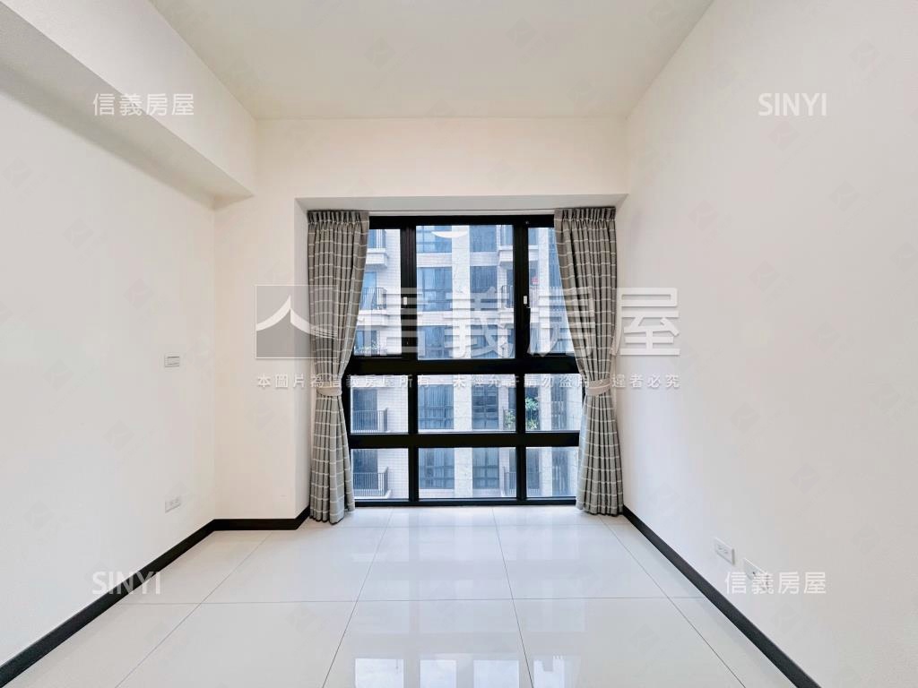 經國逸品Ａ區兩房平面車位房屋室內格局與周邊環境