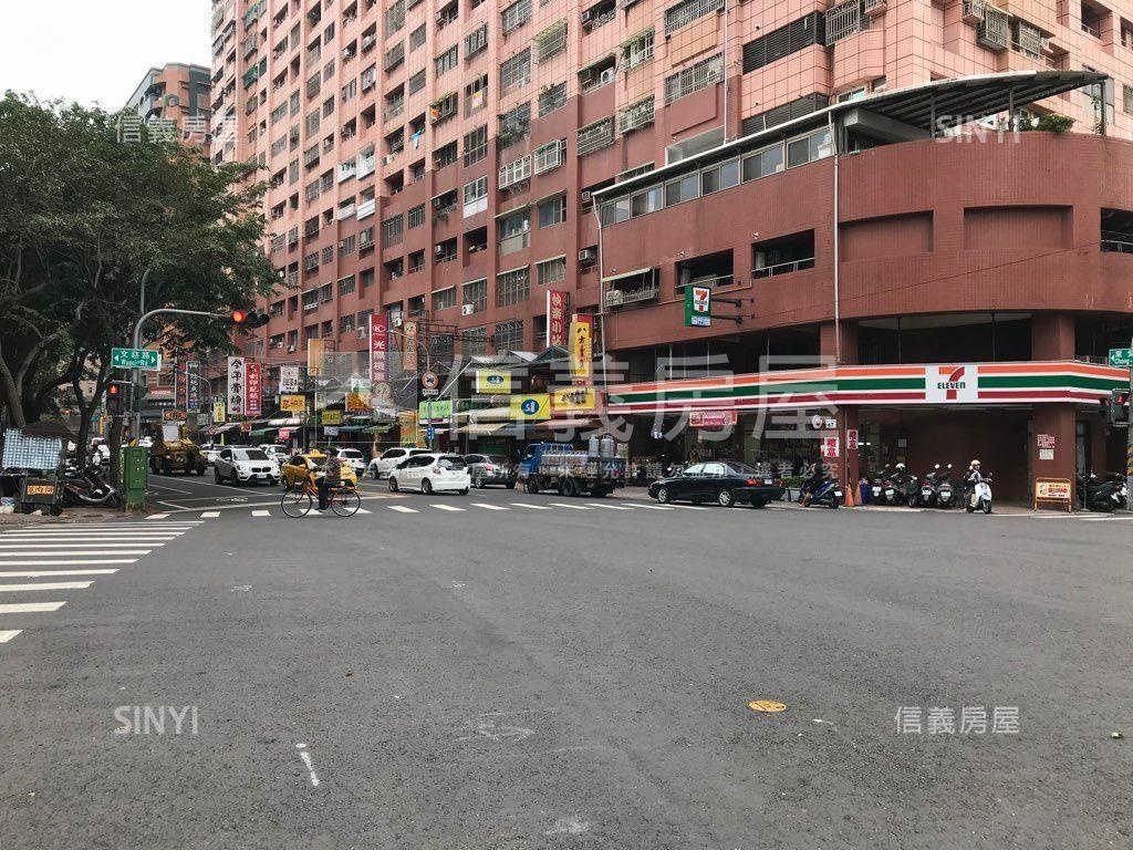 成家首選高鐵榮總三房車位房屋室內格局與周邊環境