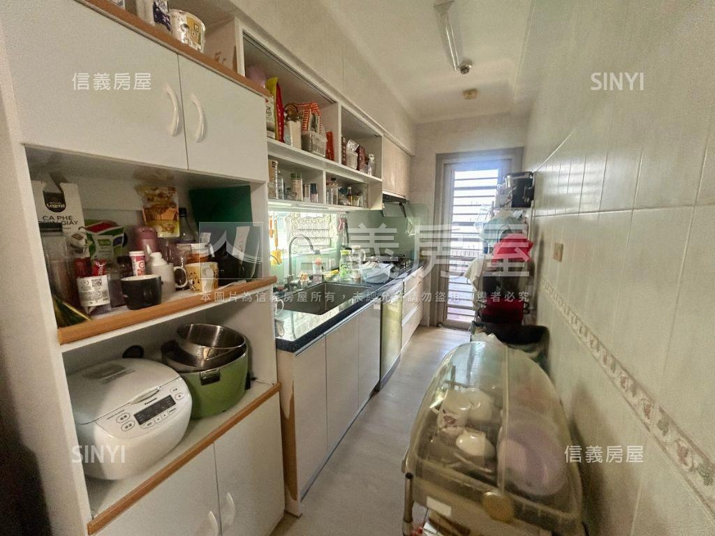 巨蛋首排高樓景四房雙平車房屋室內格局與周邊環境