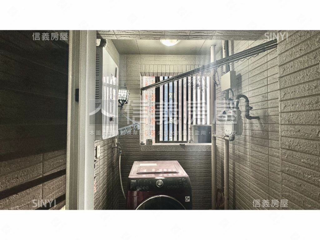 臺灣大道兩房平車位裝潢戶房屋室內格局與周邊環境